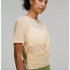 Lululemon Lightweight Mesh Reversible Yoga T-Shirt Prosecco Tan Size 4